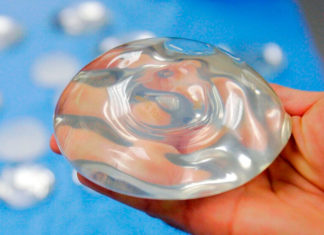 EE. UU. impone advertencias más estrictas para implantes de senos