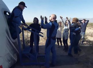 El «capitán Kirk» viaja por fin al espacio (de verdad) de la mano de Bezos