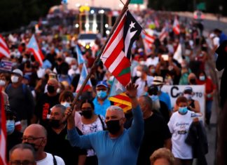 Los puertorriqueños protestan ante la crisis del sistema eléctrico