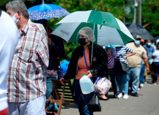 Sólo el 37 % de su población ha completado su vacunación
