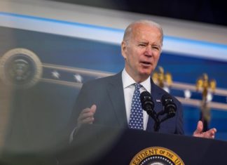 Biden anunciará hoy el uso de sus reservas de petróleo para contener precios