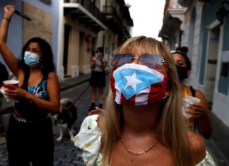 Decenas de mujeres protestan ante aumento de los feminicidios en Puerto Rico