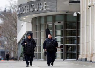 Jueza de Nueva York exonera a dos condenados por asesinato de Malcolm X