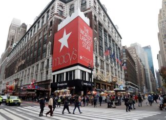 Las tiendas físicas recuperan su protagonismo en el «Black Friday» de EE.UU.