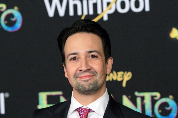 Lin Manuel Miranda se une a campaña para alimentar a mendigos en Puerto Rico