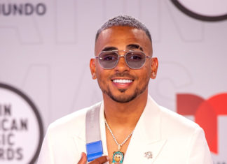 Ozuna se une a Anthony Santos para resaltar la bachata en tema «Señor Juez»