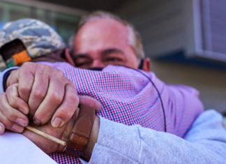 Regresa a Estados Unidos después de 9 años dirigente de veteranos deportados