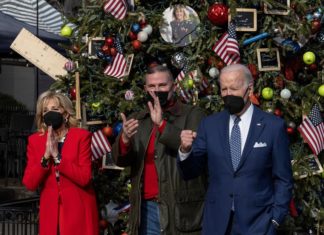 Biden y la primera dama visitan un hospital para niños en Nochebuena