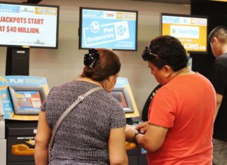 Alertan a consumidores latinos sobre estafas en época navideña