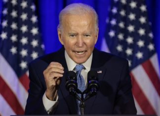 Biden firma la ley que suspende el techo de deuda y evita el impago