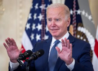 Biden llega a un acuerdo con AMLO para restablecer «Quédate en México»