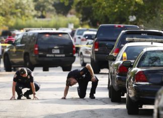 Buscan a adolescente de 14 años sospechoso de matar a tres personas en Texas