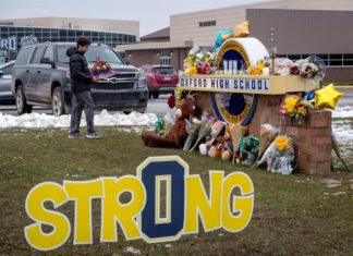 Imputado por asesinato y terrorismo el autor del tiroteo en instituto de EEUU