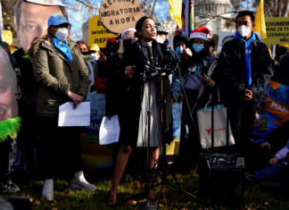 Llegan al Congreso para pedir cuentas