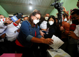 Modesto optimismo tras el triunfo de Xiomara en Honduras