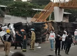 Mueren 55 migrantes por volcadura de camión en estado mexicano de Chiapas