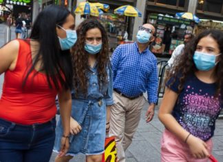 Nueva York asigna 65 millones de dólares para aplicar mascarilla obligatoria