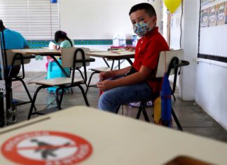 Puertorriqueñas correrán 80 km para mantener escuela en pie ante falta fondos