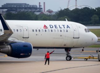 Delta y United cancelan más de 200 vuelos antes de Navidad debido a ómicron