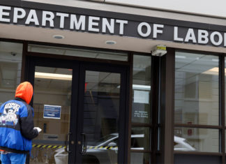 A los latinos se les pagan 288.000 millones menos cada año por su trabajo