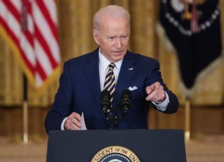 Biden admite fallos en la estrategia de tests de EE.UU. y «fatiga» pandémica