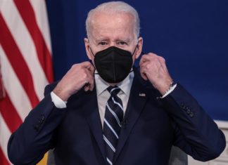 Biden anuncia más tests gratuitos y más médicos militares ante ómicron