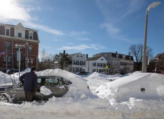 Ciclón deja en EEUU frio, nieve, cortes de luz y miles de vuelos suspendidos