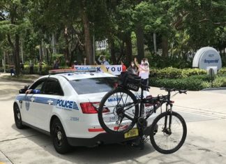 Dos policías mueren en aparente caso de homicidio-sucidio en Florida