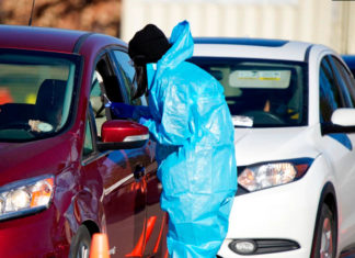 EE. UU. evalúa exigir prueba negativa a casos asintomáticos de COVID-19 ante avance de ómicron