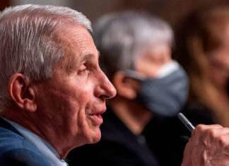 EE.UU. da por hecho que casi «todo el mundo» contraerá el coronavirus