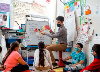 Escuelas estadounidenses necesitan con prisa maestros sustitutos