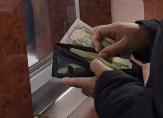 Inflación y envío de remesas merman economía de inmigrantes latinos en EEUU