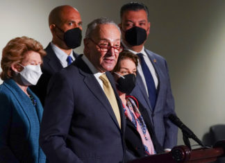 La gran reforma electoral de Biden naufraga en el Senado