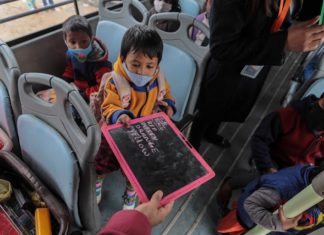 Las niñas, la principal víctima de la pandemia en el sistema educativo indio