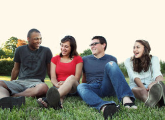 Latinos ven a EE. UU. más próspero que sus países de origen