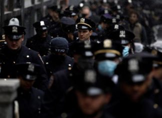Miles de policías toman Quinta Avenida de Nueva York para despedir agente muerto
