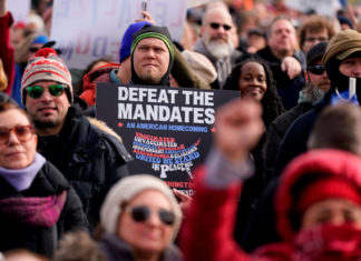 Miles marchan en Washington contra uso de mascarillas y vacunas