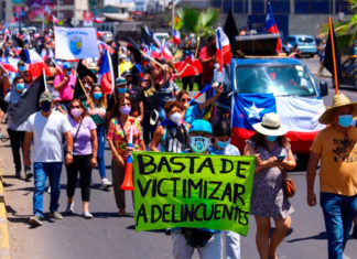 Miles se manifiestan contra inmigración irregular en Chile