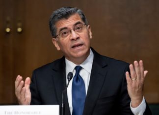 Secretario de Salud de EE.UU.: «Casi es una pandemia de los no vacunados»