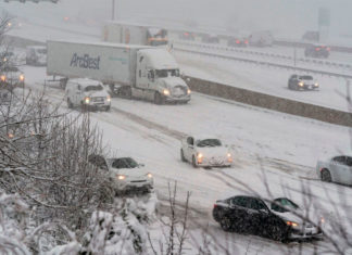 Tormenta invernal golpea el este de EE. UU., cientos de miles sin electricidad