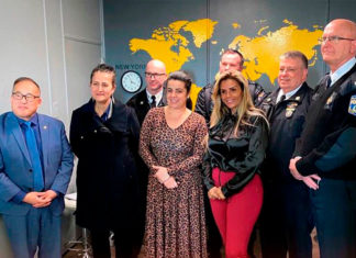 Al noroeste de la ciudad, una comunidad traumatizada reacciona