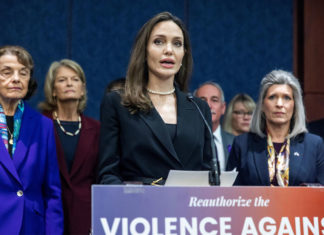 Angelina Jolie da voz en EE. UU. a las víctimas de violencia de género