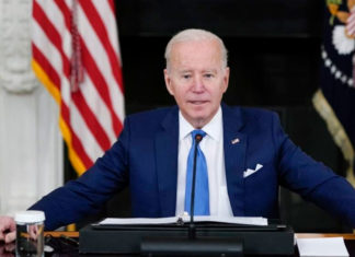 Biden se enfoca en precios de medicamentos mientras intenta revivir su agenda