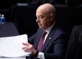 Catorce estados de EE.UU. piden dimisión del secretario de Seguridad Nacional