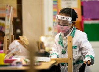 Cinco estados de EEUU anuncian próximo fin de orden de máscara en interiores