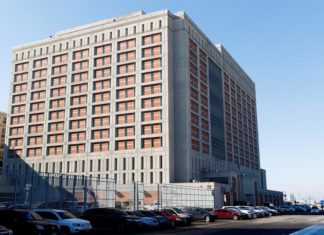 Confinan todas las prisiones federales de EEUU por una pelea entre bandas