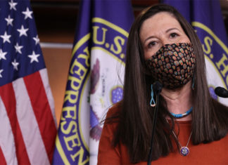 Congresistas alertan de amenaza a la democracia por engañar a latinos