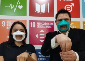 Dos mexicanos crean una mascarilla transparente para combatir la pandemia y la exclusión