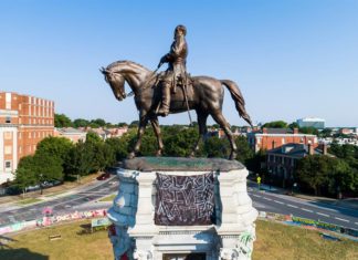 EE.UU. todavía tiene más de 2.000 elementos conmemorativos de los confederados