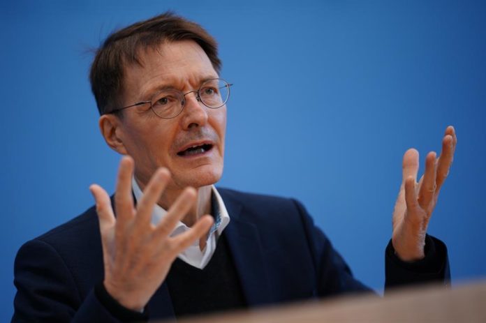 El ministro de Sanidad alemán condena la guerra narcisista además en plena pandemia